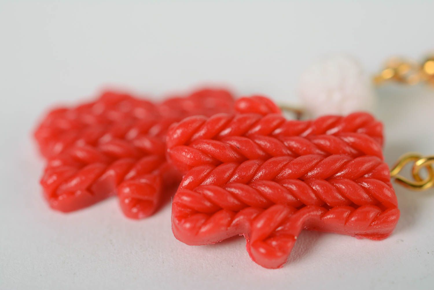 Beautiful red polymer clay long earrings stylized as knitted photo 2