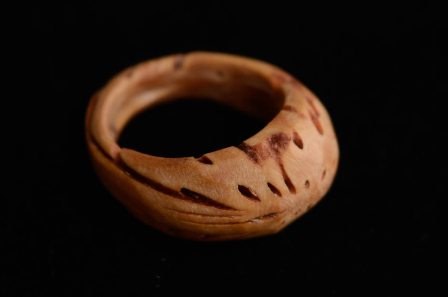 Кольцо из персиковой косточки диаметр 13 мм фото 4