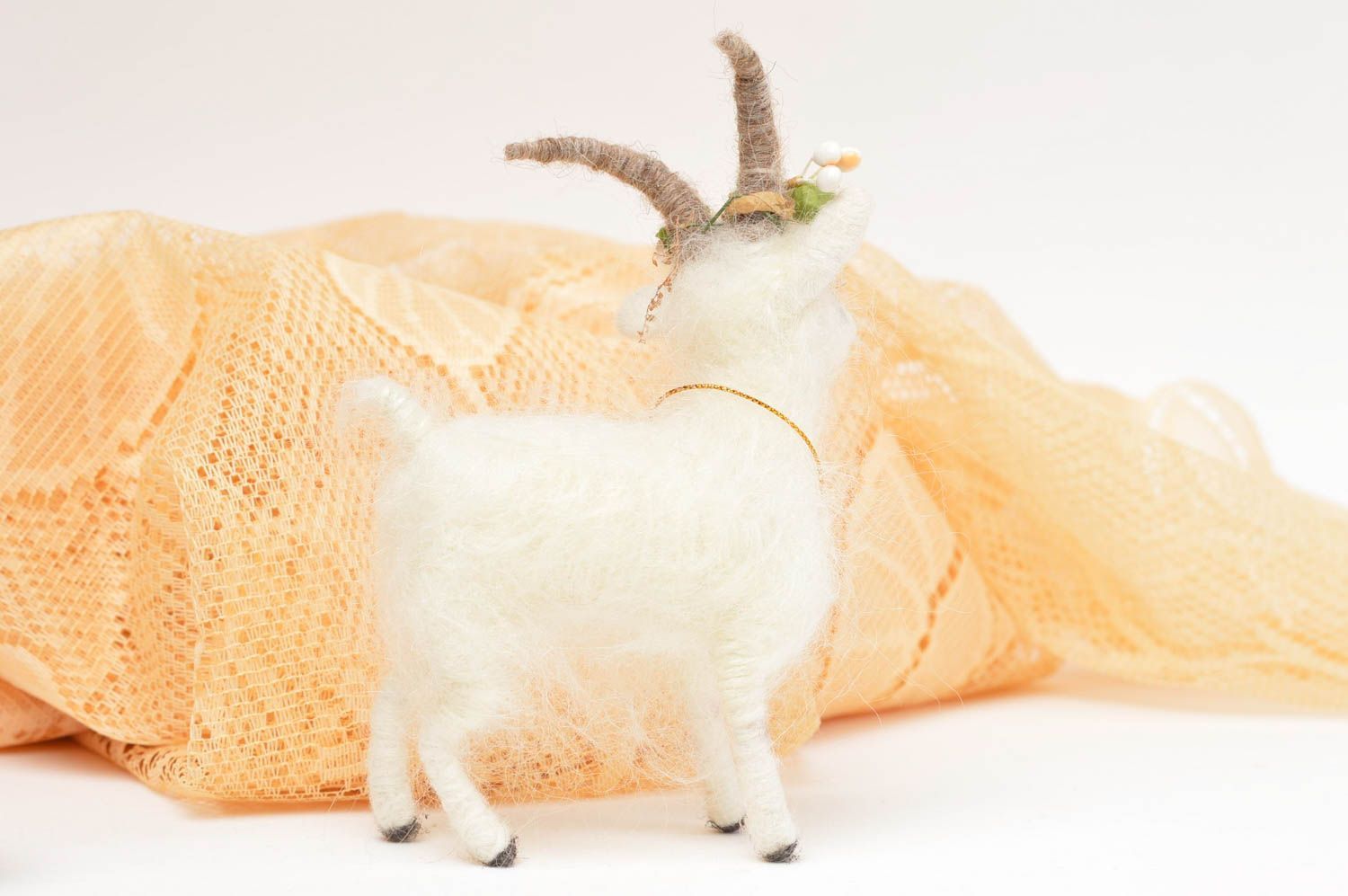Juguete artesanal de lana natural muñeca de peluche regalo original para niño foto 6