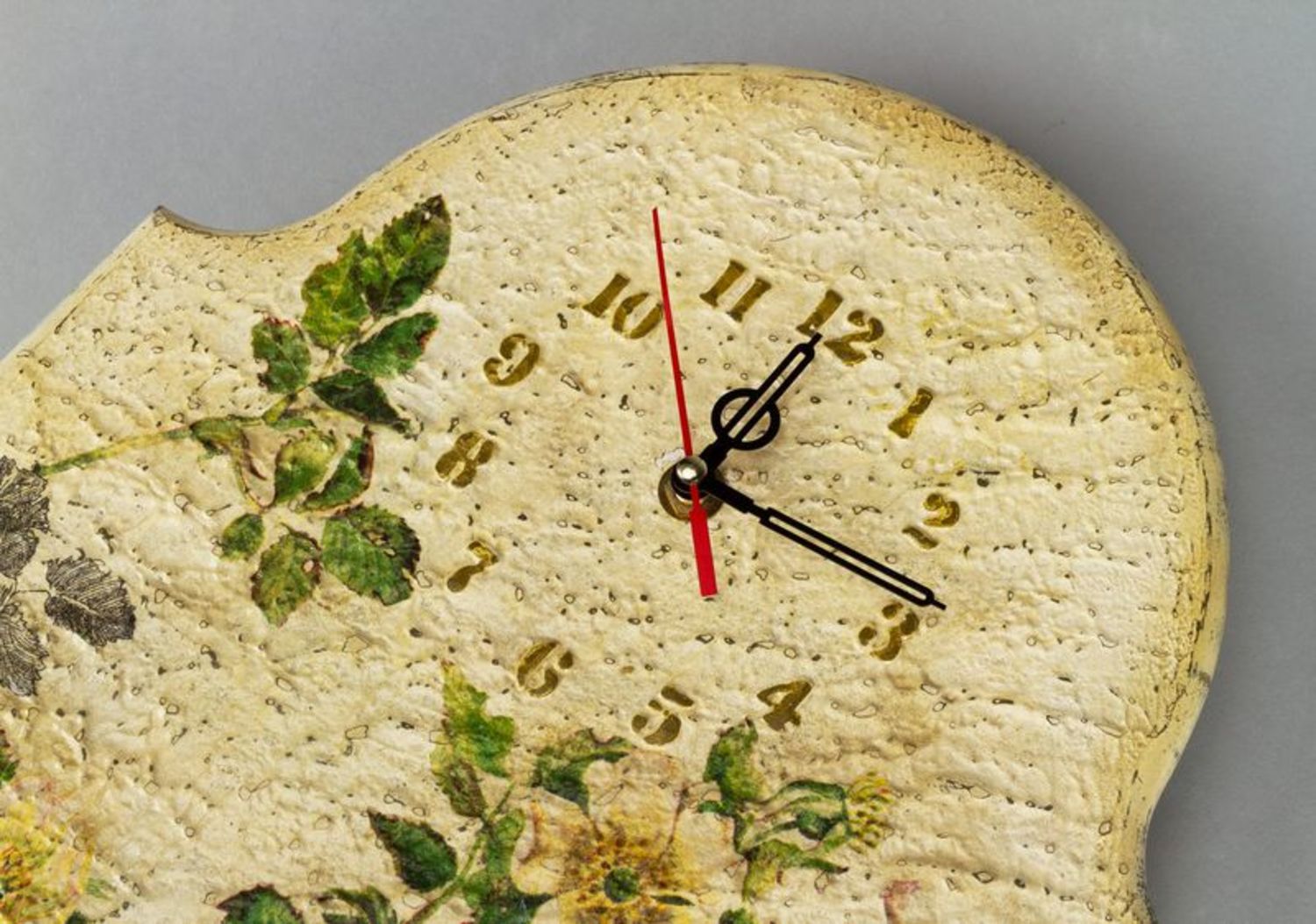 L'orologio di legno da parete fatto a mano L'orologio decorativo di legno
 foto 3