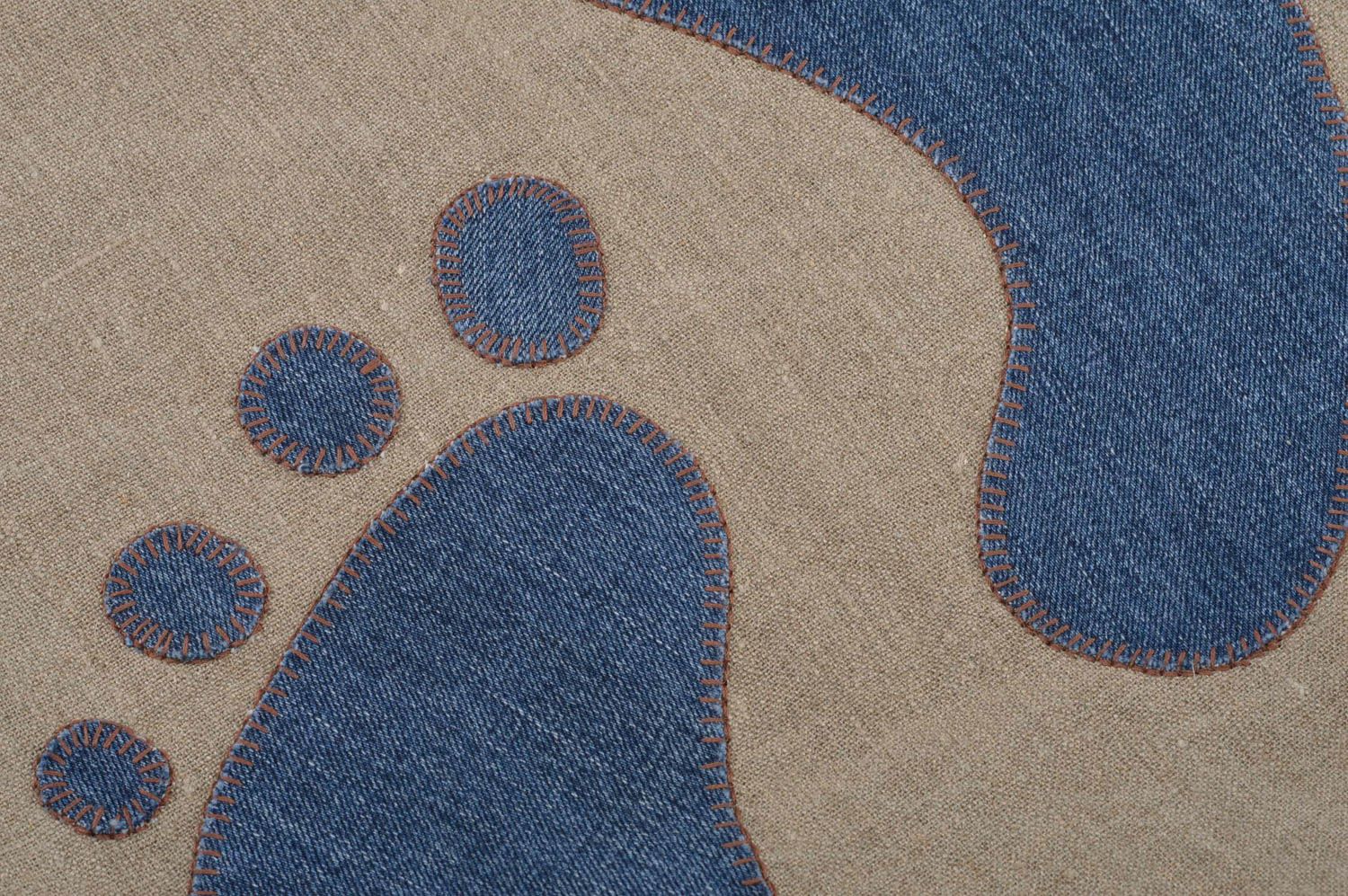 Текстильная сумка ручной работы с аппликацией в виде следов серая с синим фото 2