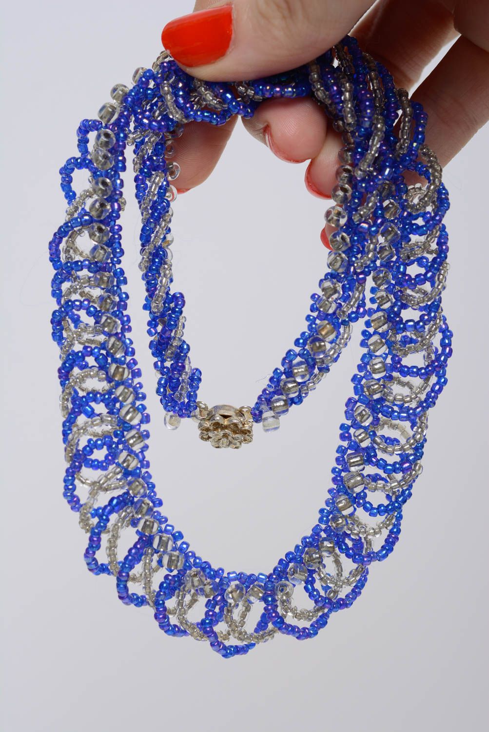 Collier en perles de rocailles fait main bleu design de créateur ajouré photo 4