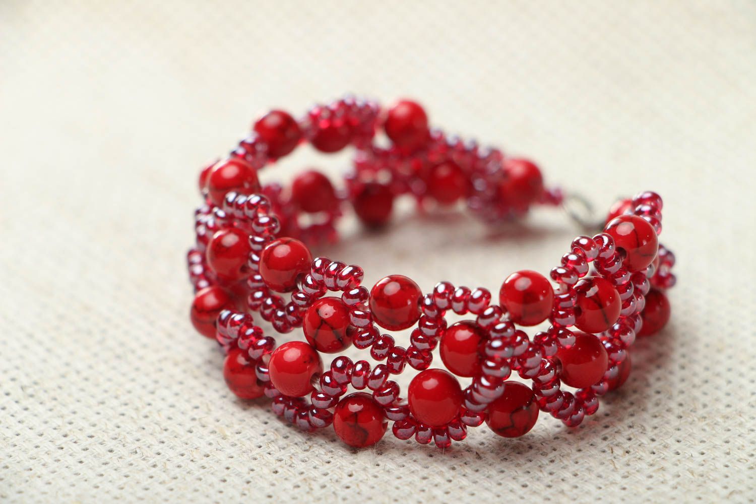 Red coral bracelet with beads photo 2