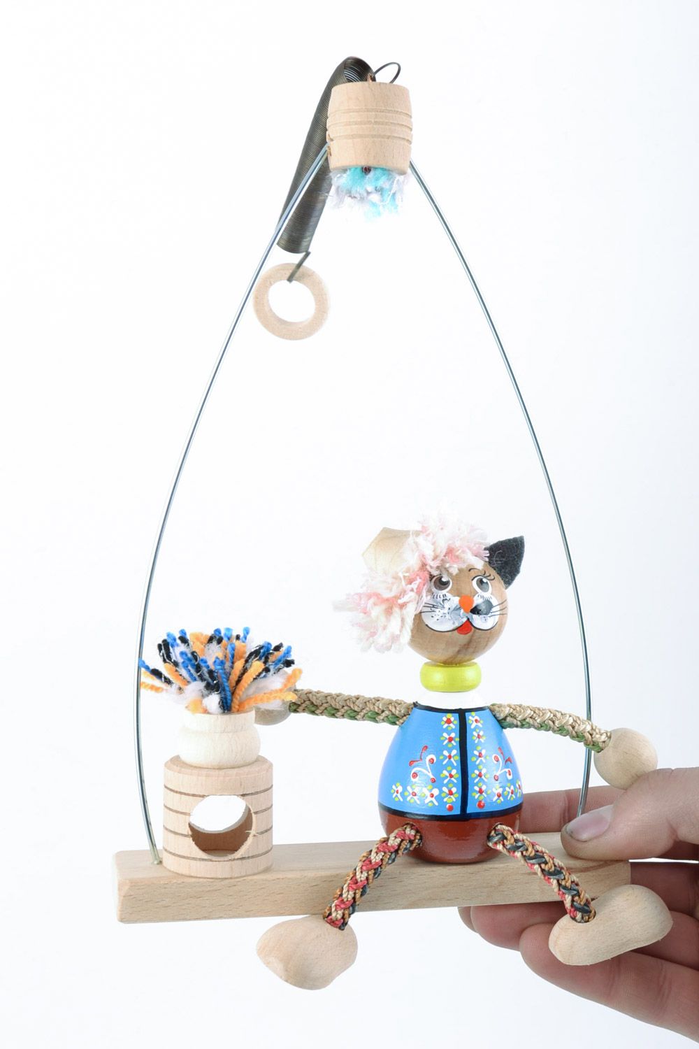 Designer handmade Spielzeug Kater aus Holz mit bunter Bemalung für kleines Kind  foto 1