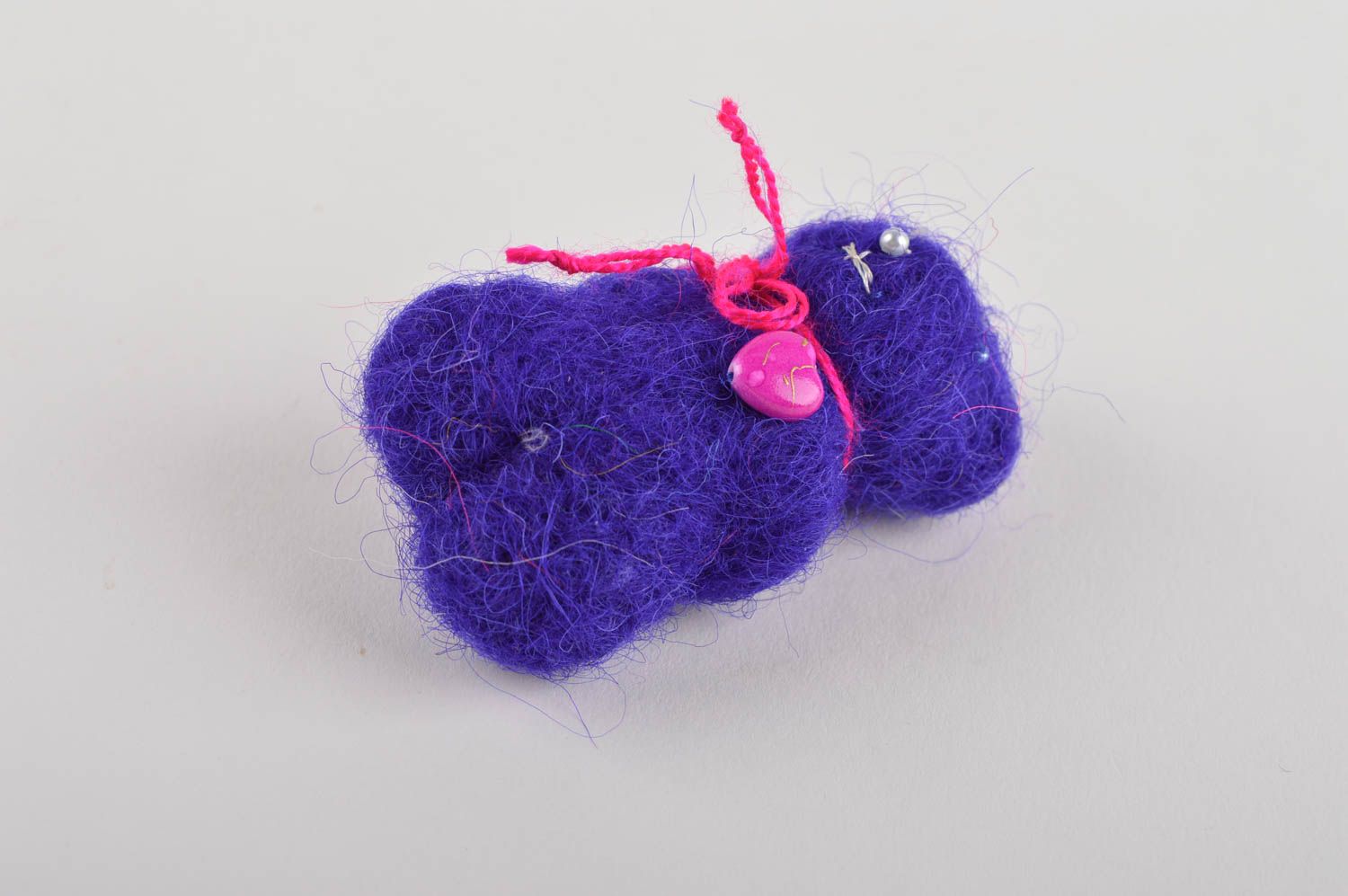 Handmade kleines Kuscheltier Filz Tier Bär Spielzeug aus Filzwolle violett  foto 3