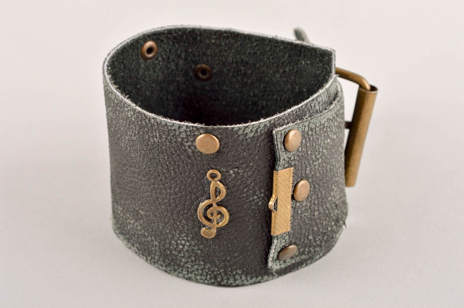 Bracelet large en cuir gris Bijou fait main avec clef de sol Cadeau pour femme photo 4