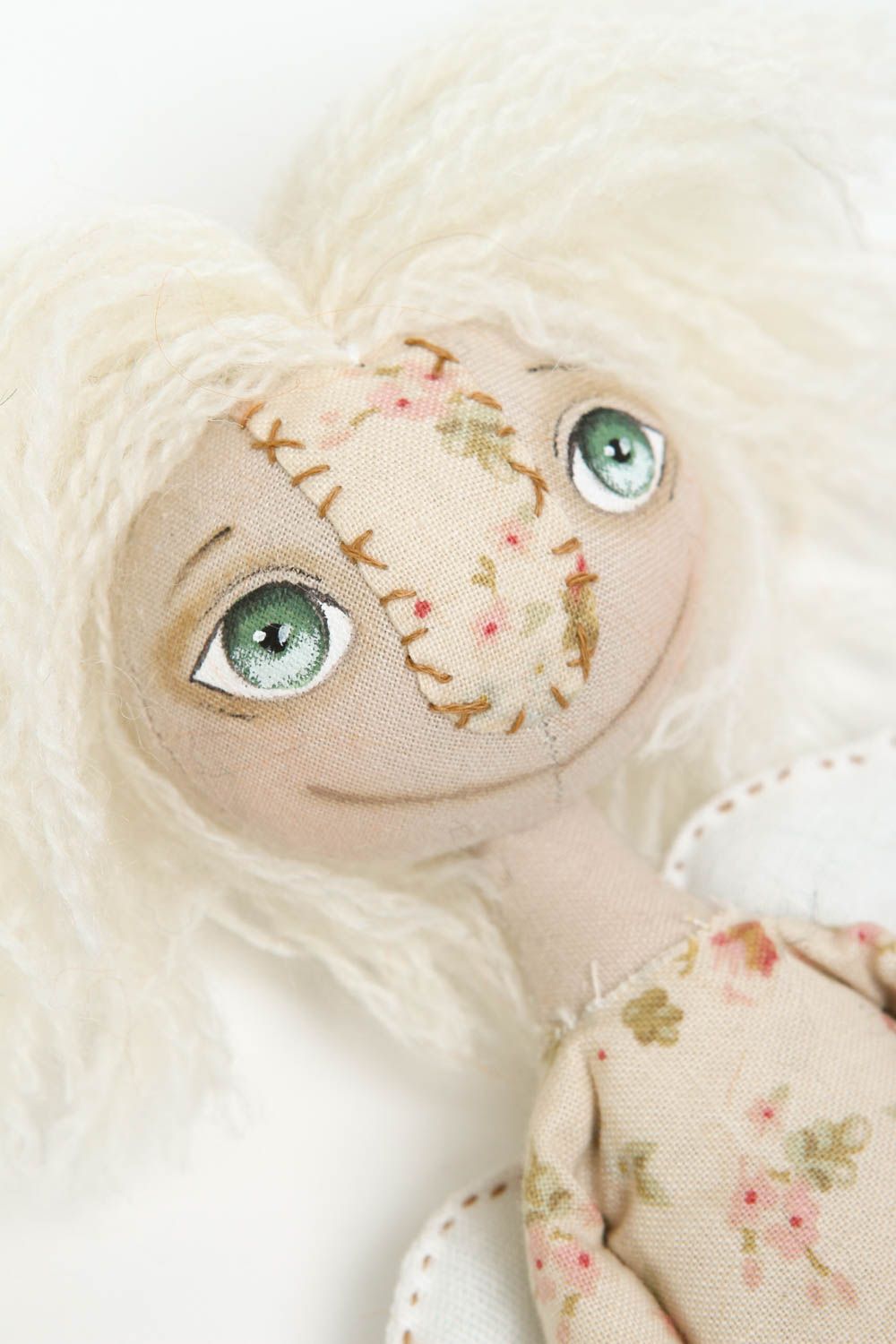 Angelo con cuore in cotone fatto a mano bambola tessile originale decoro casa foto 2