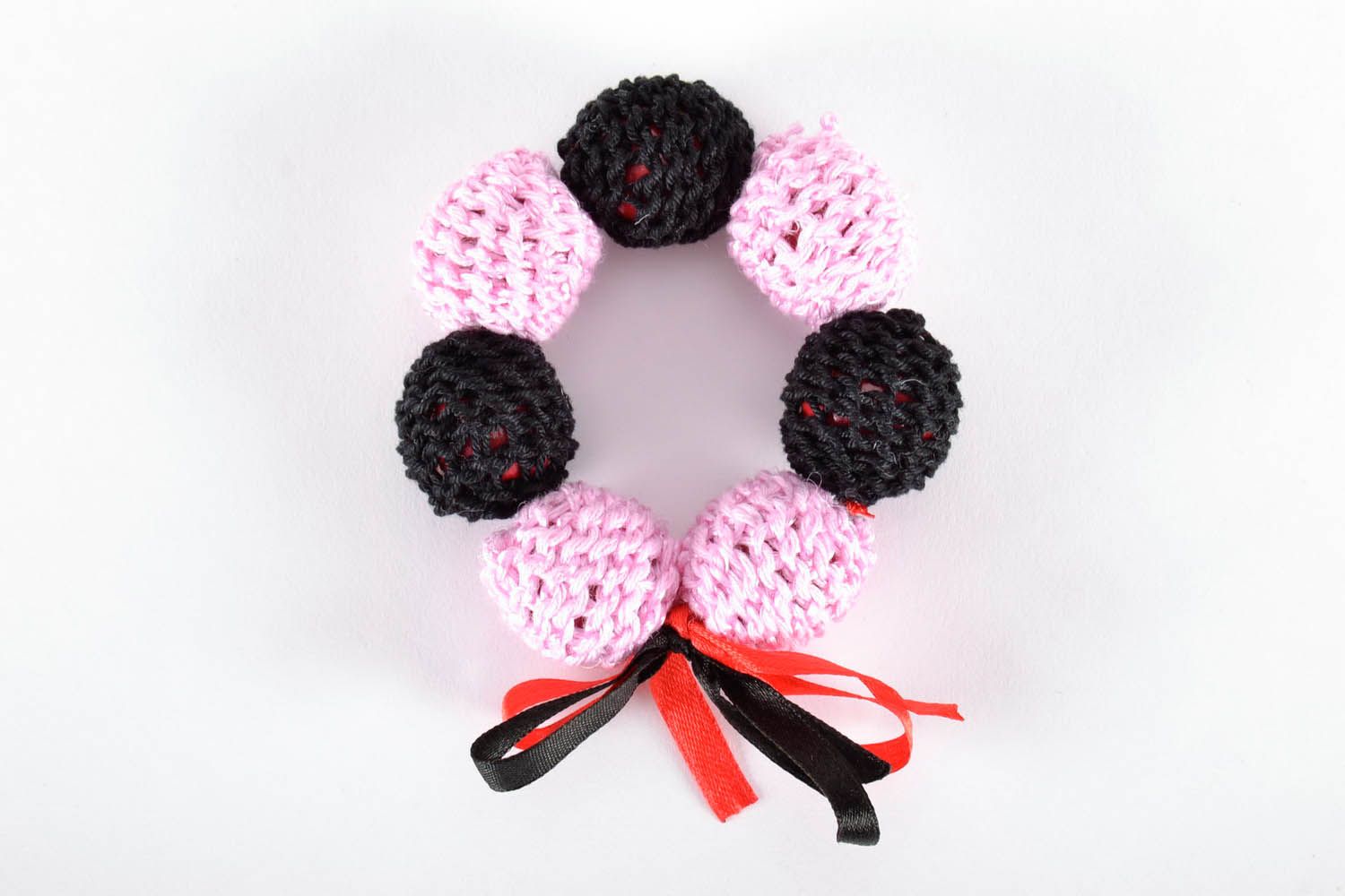 Crocheted round bracelet photo 2