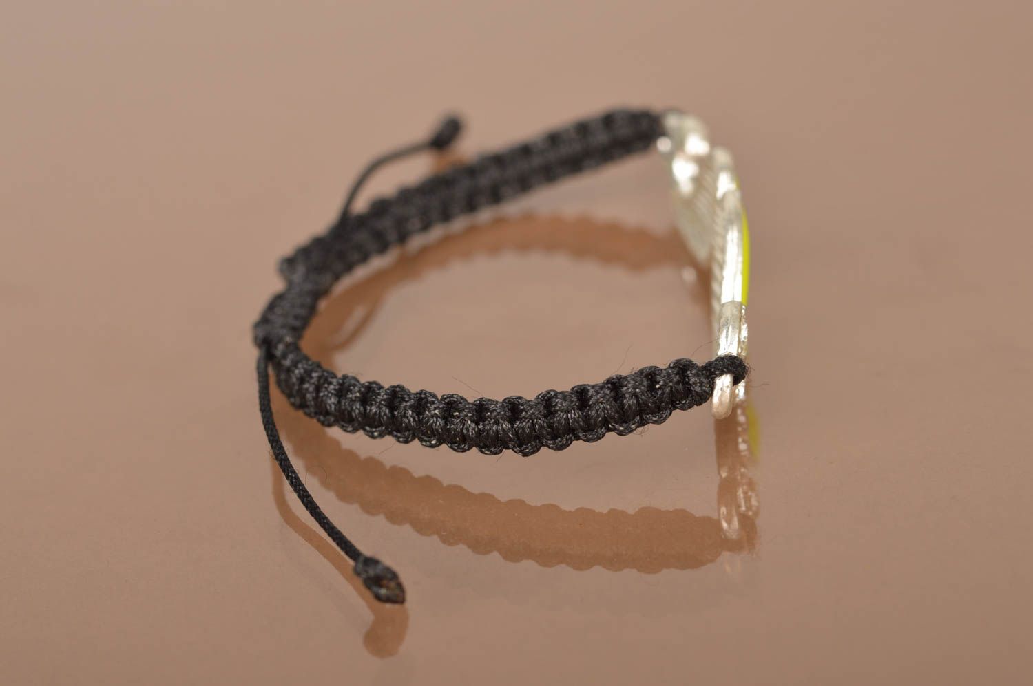 Schwarzes geflochtenes Armband aus Faden mit metallischen Element Schnurrbart foto 3