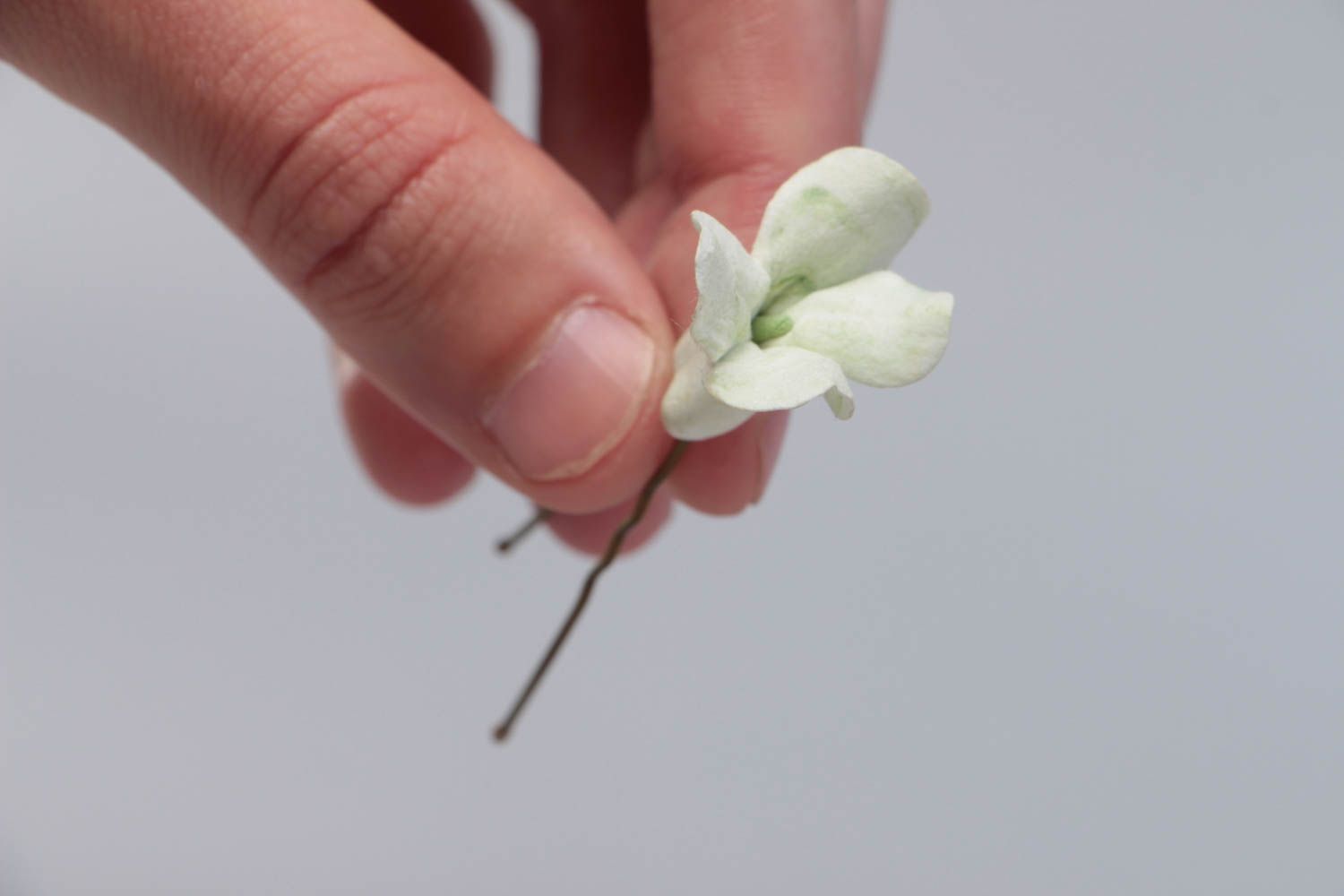 Épingle à cheveux fleur blanche en pâte polymère faite main élégante originale photo 5