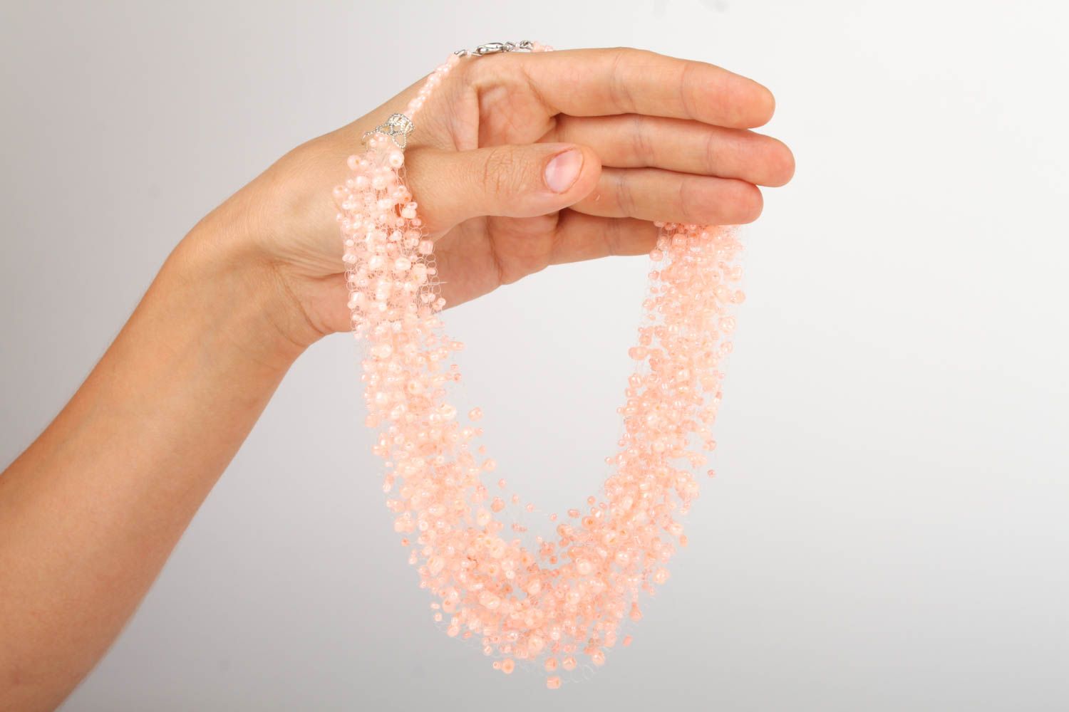 Collier perles de rocaille Bijou fait main Accessoire femme rose pâle design photo 4