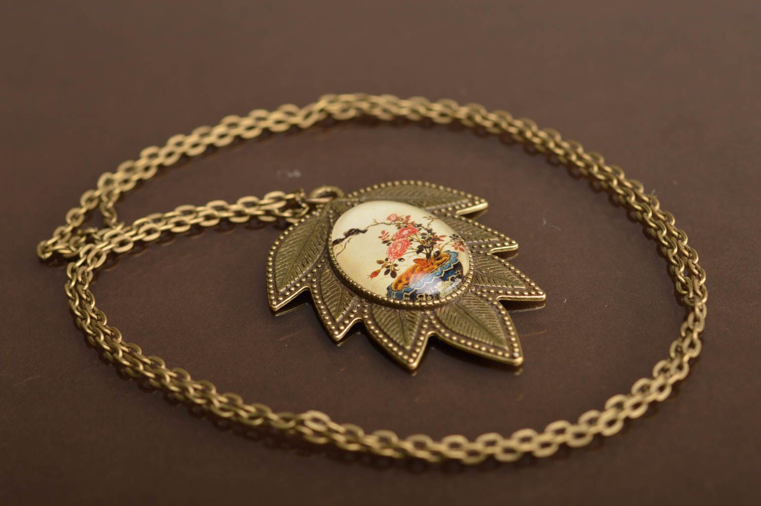 Beautiful designer handmade pendant in shape of leaves on simple chain photo 3