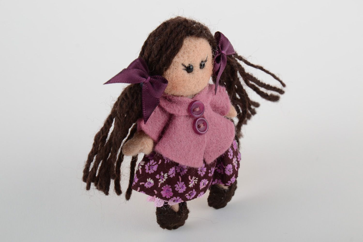 Aimant frigo en laine feutrée poupée fait main pratique et originale déco photo 4