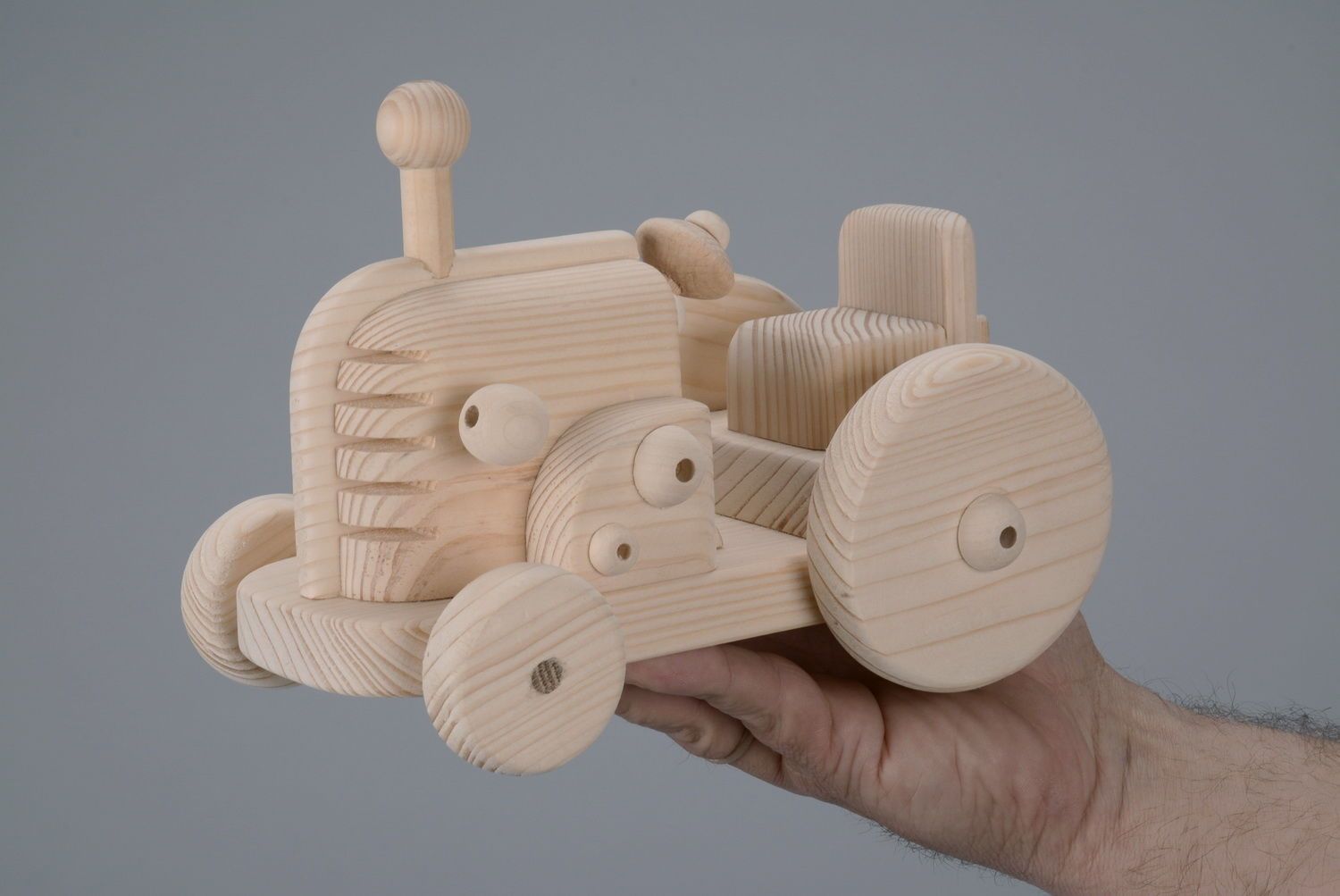 Handmade Traktor aus Holz foto 4