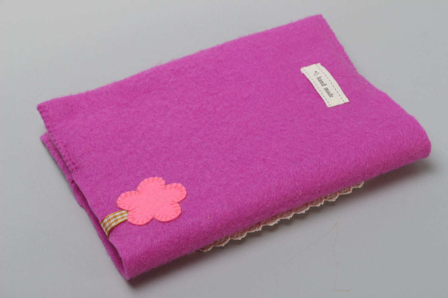 Schöne weiche lila handmade Hülle für Notizbuch mit Motiv Bär und Spitze foto 4
