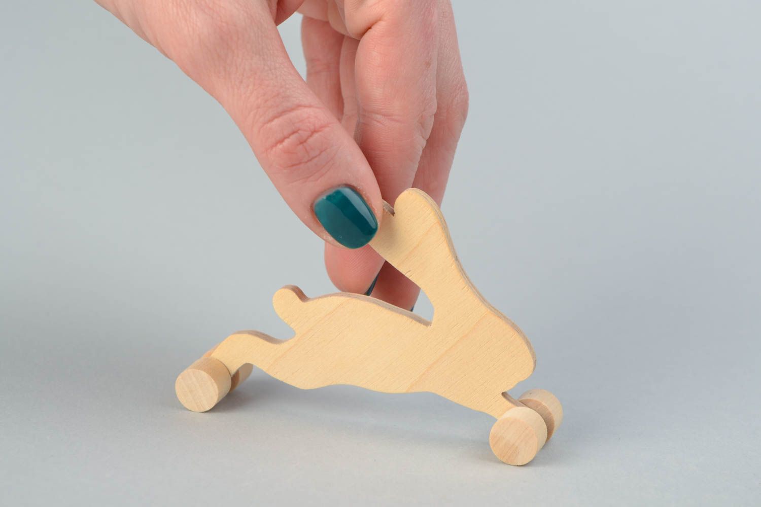 Заготовка для творчества из дерева ручной работы резная игрушка кролик на колесах фото 2