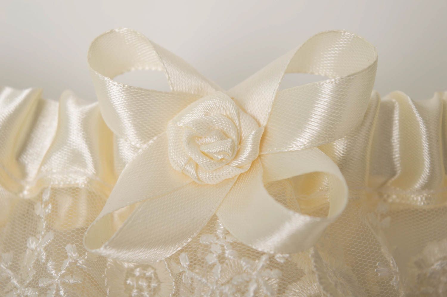 Подвязка невесты хэнд мэйд свадебный аксессуар белая подвязка на свадьбу фото 4