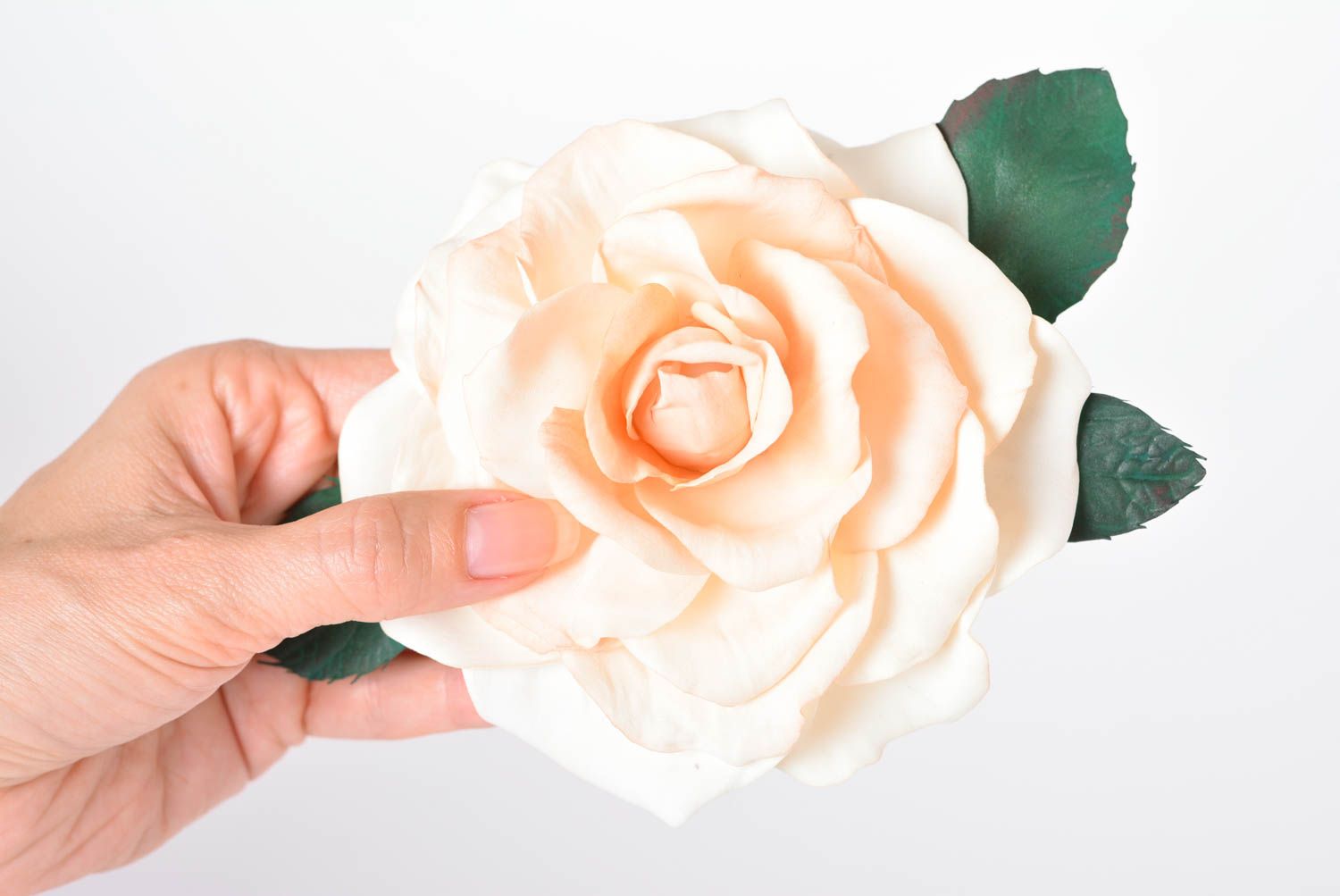Broche fleur de rose Pince à cheveux faite main en foamiran Accessoire femme photo 3