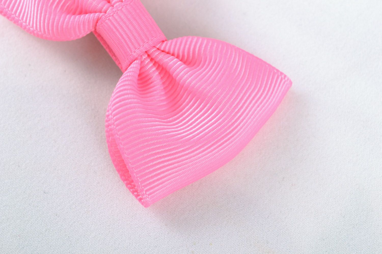 Набор заколок для волос в виде бантиков из розовых лент 2 штуки ручной работы фото 4