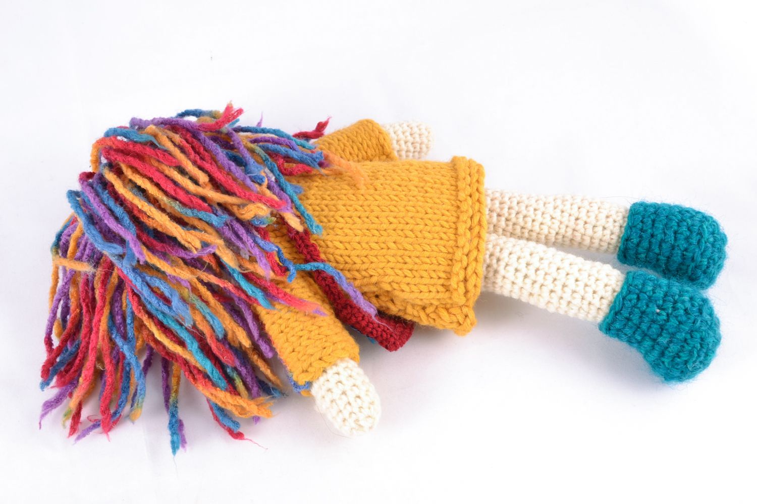 Petite poupée faite main tricotée au crochet en fils mixtes pour enfant photo 4