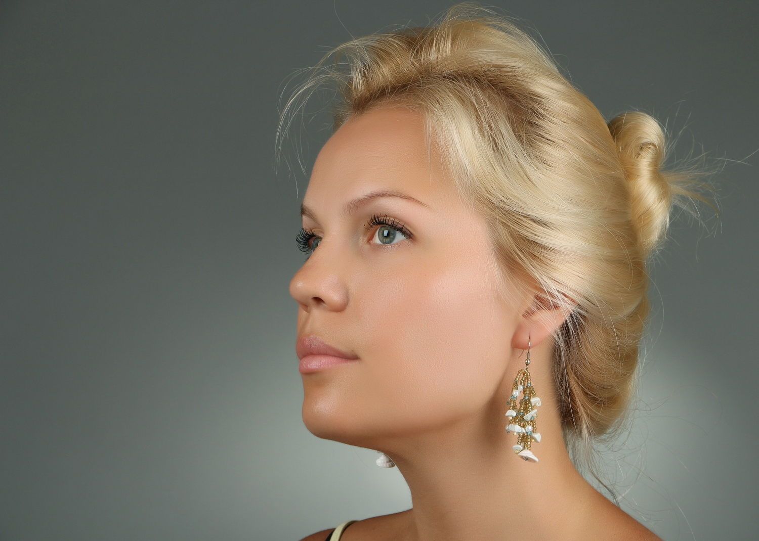 Boucles d'oreilles pendantes en perles de rocaille, turquoise et coquillages  photo 5