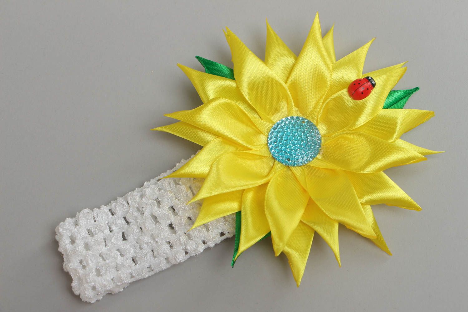 Banda para cabeza con flor en técnica de kanzashi artesanal amarilla bonita foto 2