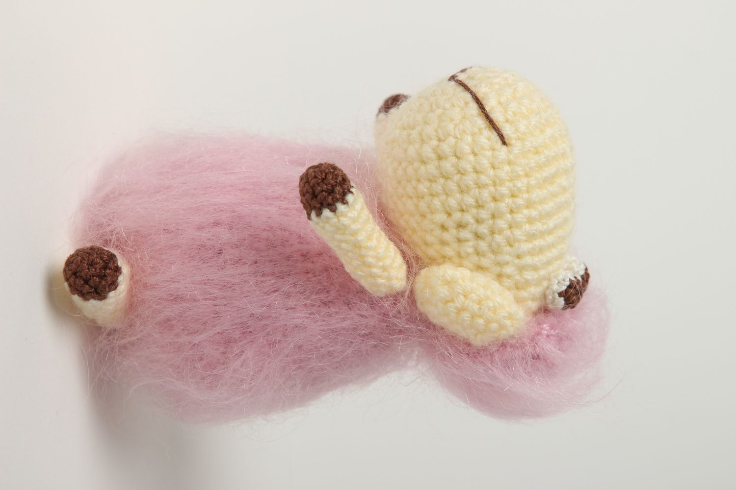 Peluche brebis faite main Cadeau enfant Déco maison rose tricotée crochet photo 3