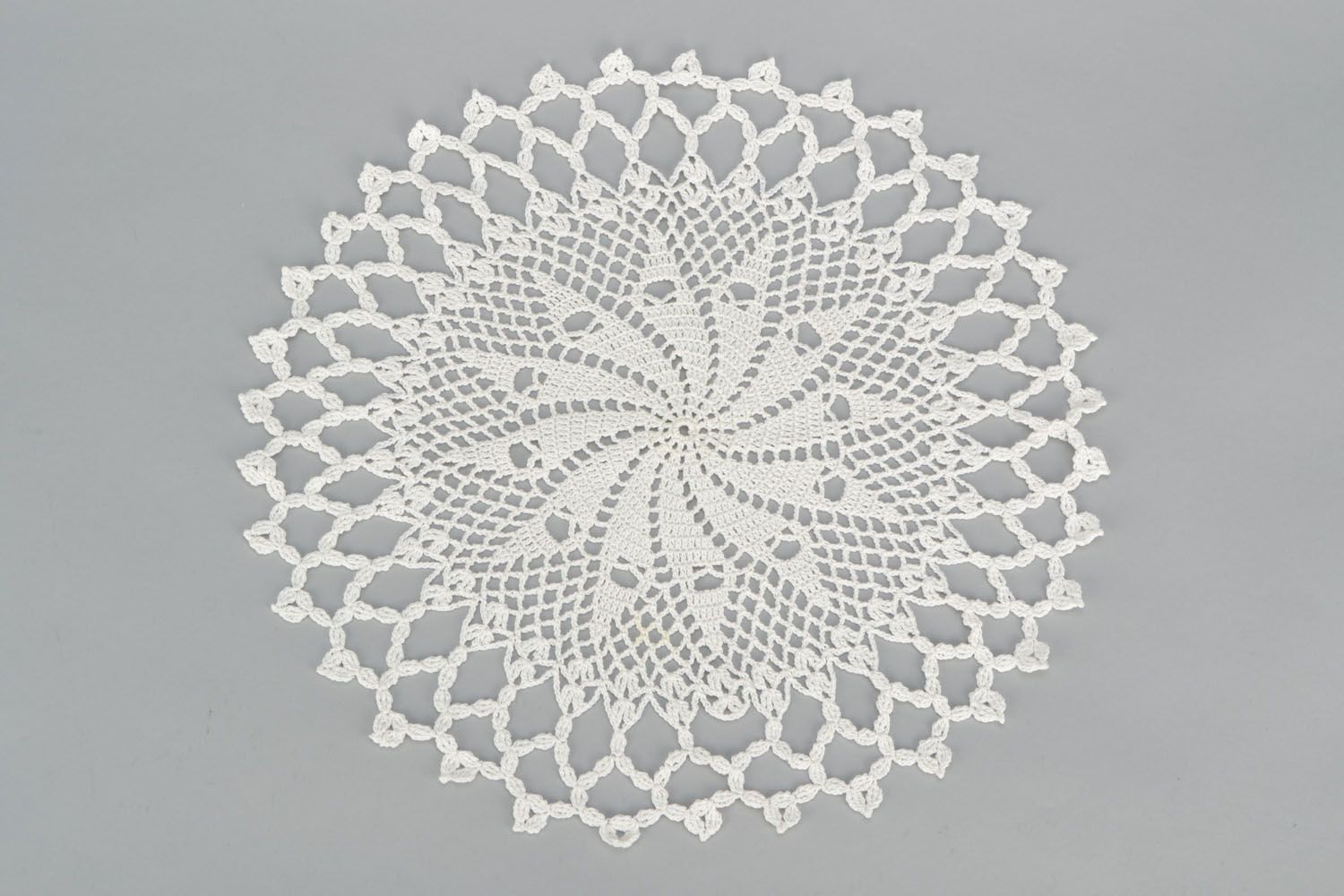 Crochet lacy napkin photo 5
