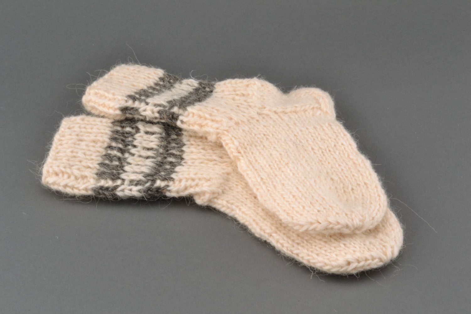 Chaussettes tricotées main en laine naturelle photo 2