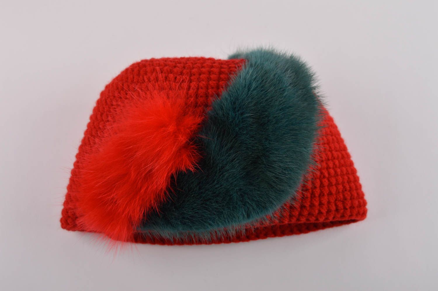 Вязаная шапка ручной работы зимняя шапка красивая стильная шапка с мехом норки фото 5