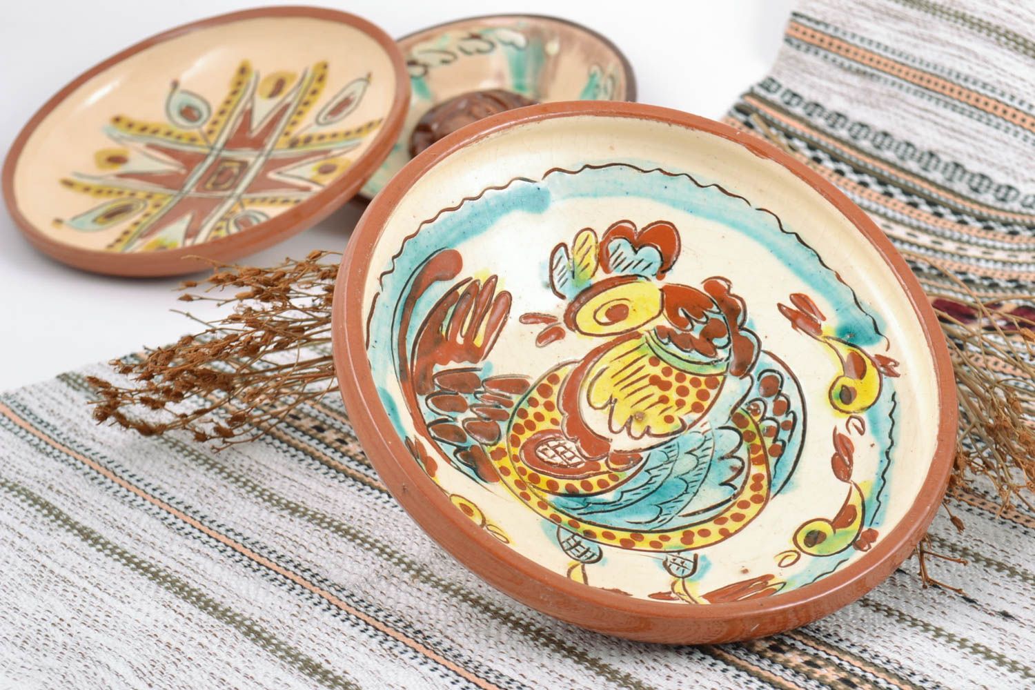 Keramischer handgemachter Teller aus Ton mit Glasur bemalt schön foto 1