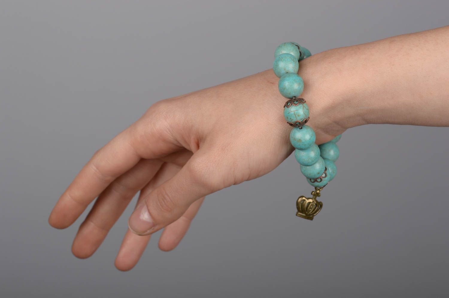 Bracelet turquoise naturelle Bijou fait main boules avec breloque Cadeau femme photo 5