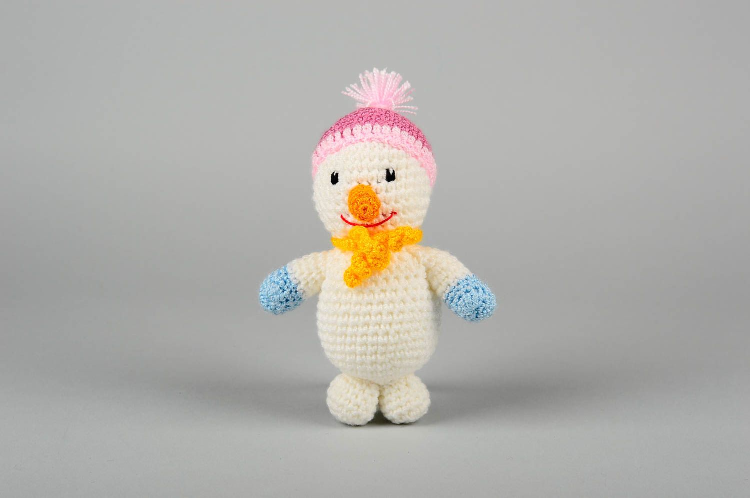 Peluche bonhomme de neige Jouet fait main en coton au crochet Déco chambre photo 1
