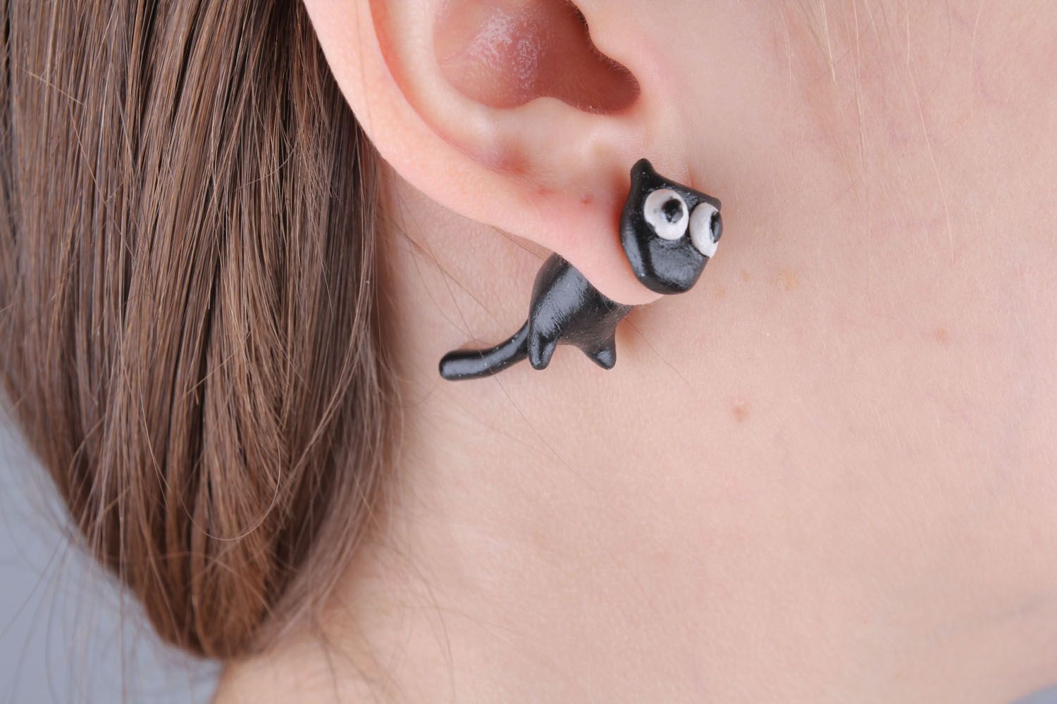Boucles d'oreilles en argile polymère en forme de chats photo 1