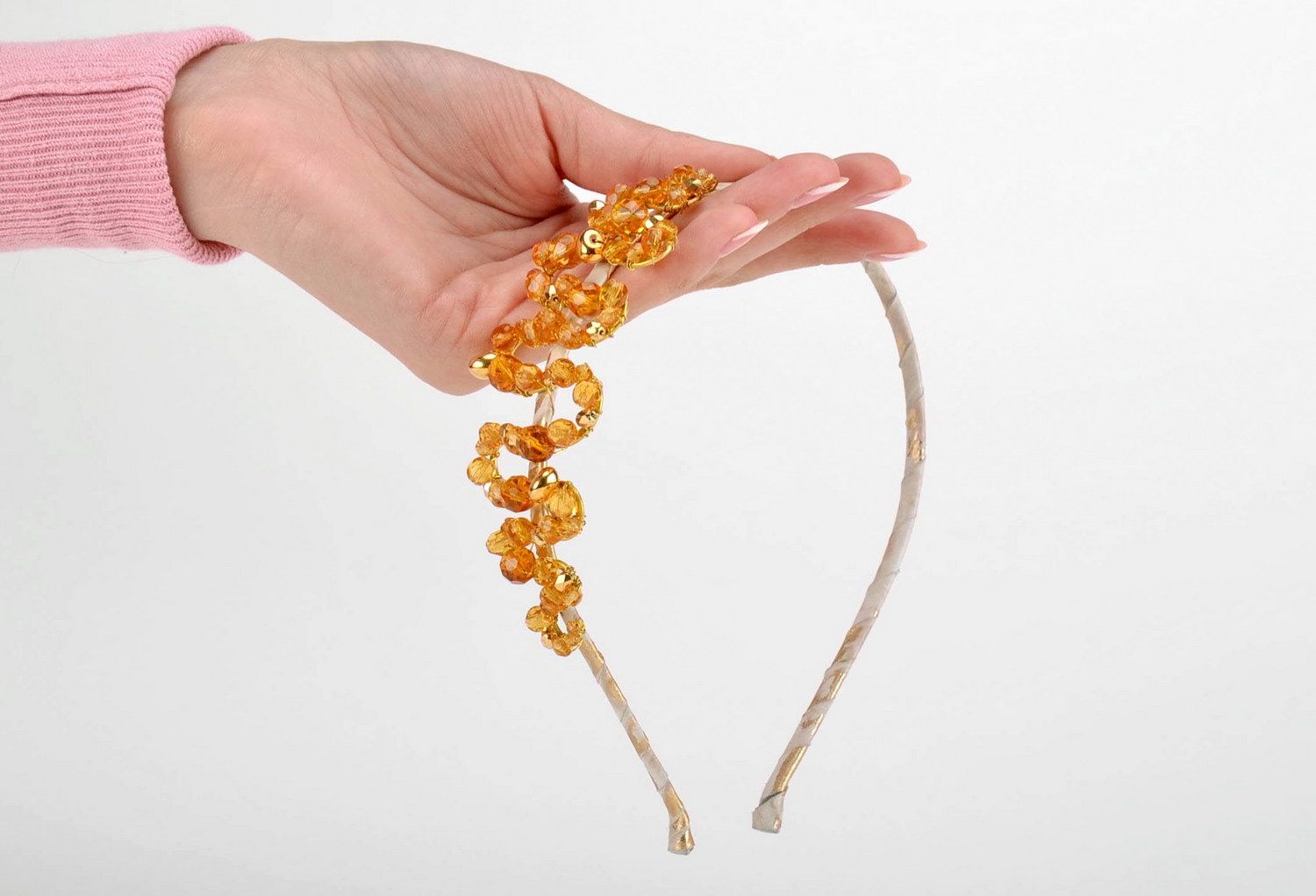 Serre-tête artisanal en perles de rocailles dorées photo 5