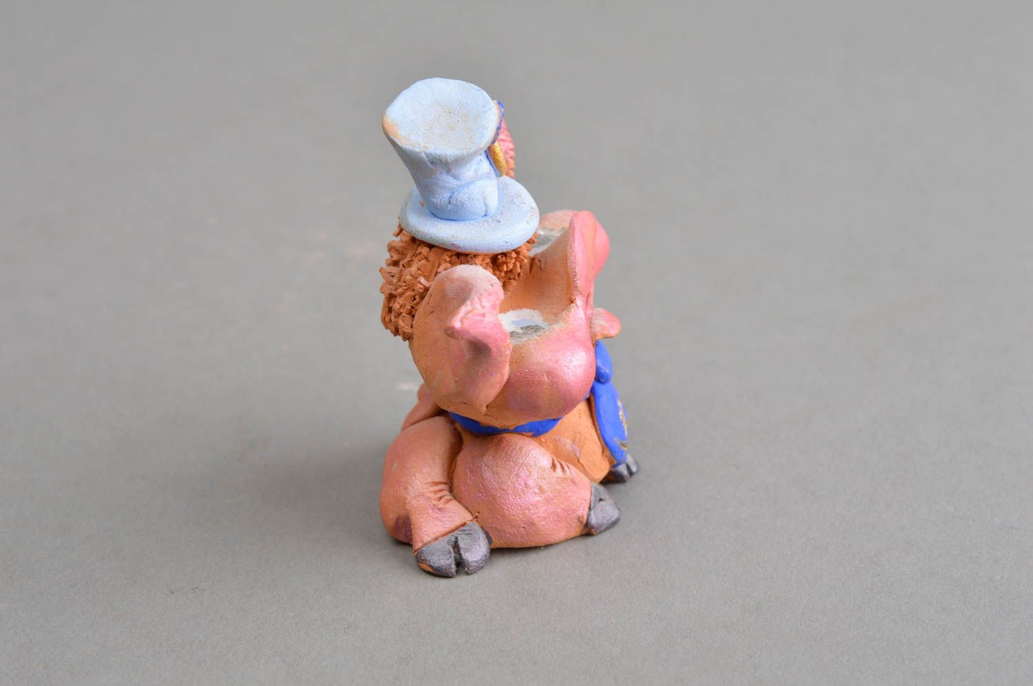 Lustige Deko Schwein Figur mit blauem Zylinderhut und Krawatte handgemacht foto 4