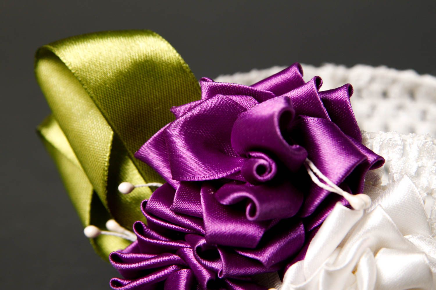 Bandeau cheveux blanc fait main avec fleurs violettes en rubans Cadeau original photo 4