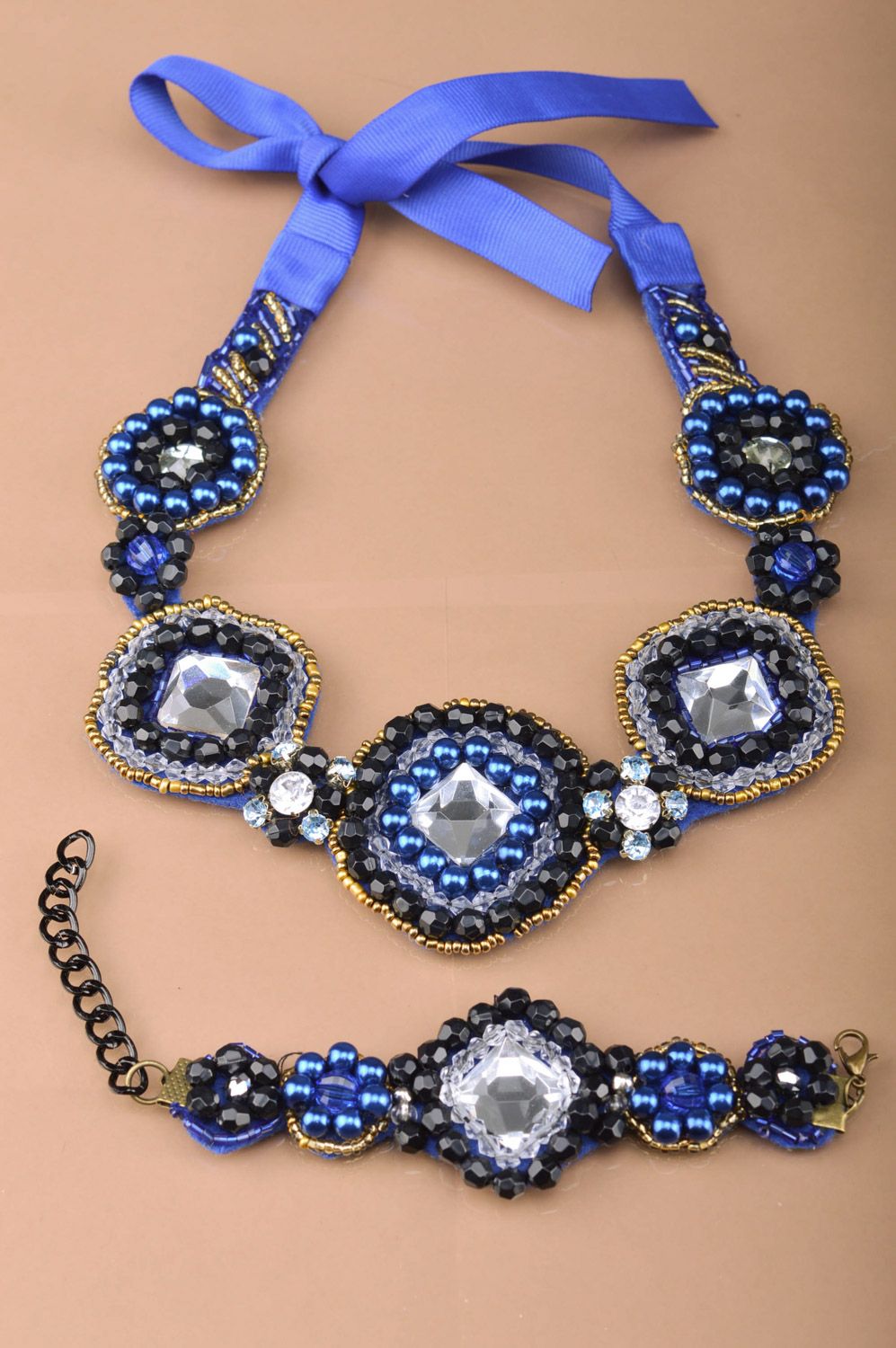 Set of handmade beaded jewelry on felt basis collar necklace and bracelet photo 2