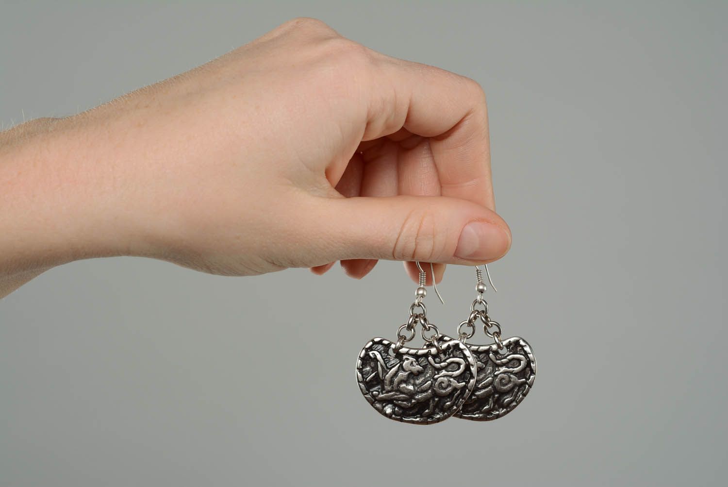 Massive Ohrringe aus Metall Schneeleopard foto 5