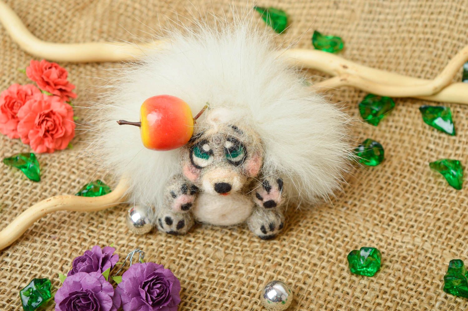 Игрушка из шерсти ручной работы валяная игрушка ежик с яблоком мягкая игрушка фото 1