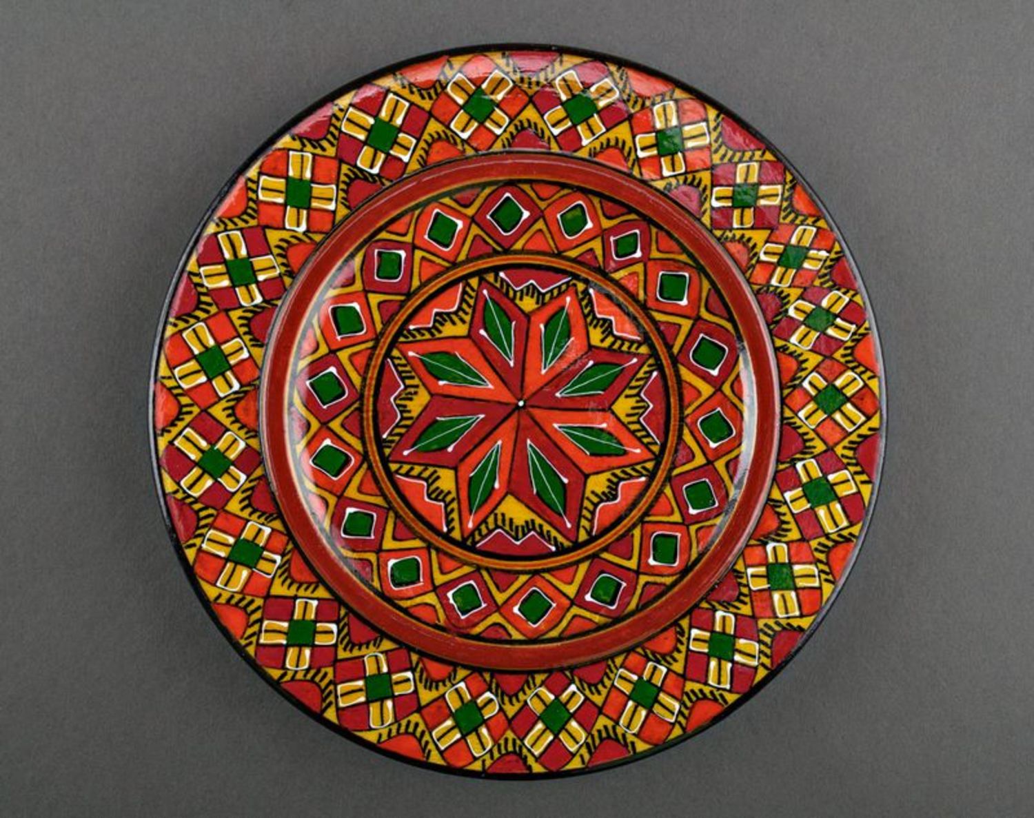 Decorative painted plate photo 2