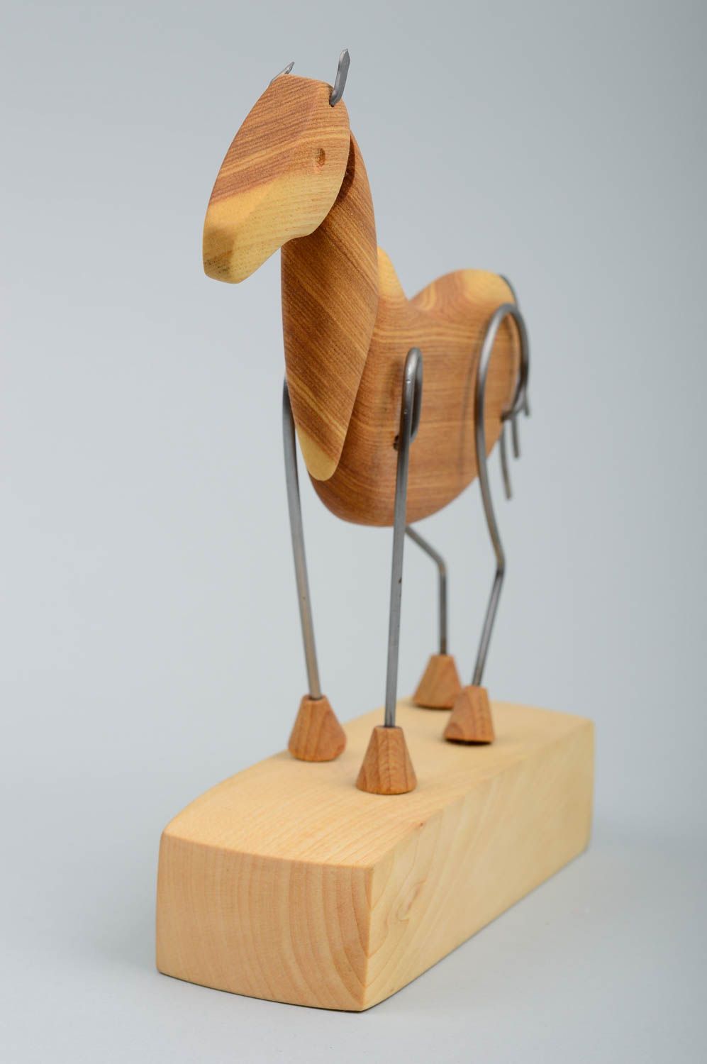 Figurine cheval fait main Statuette déco Cadeau original souvenir en bois photo 2