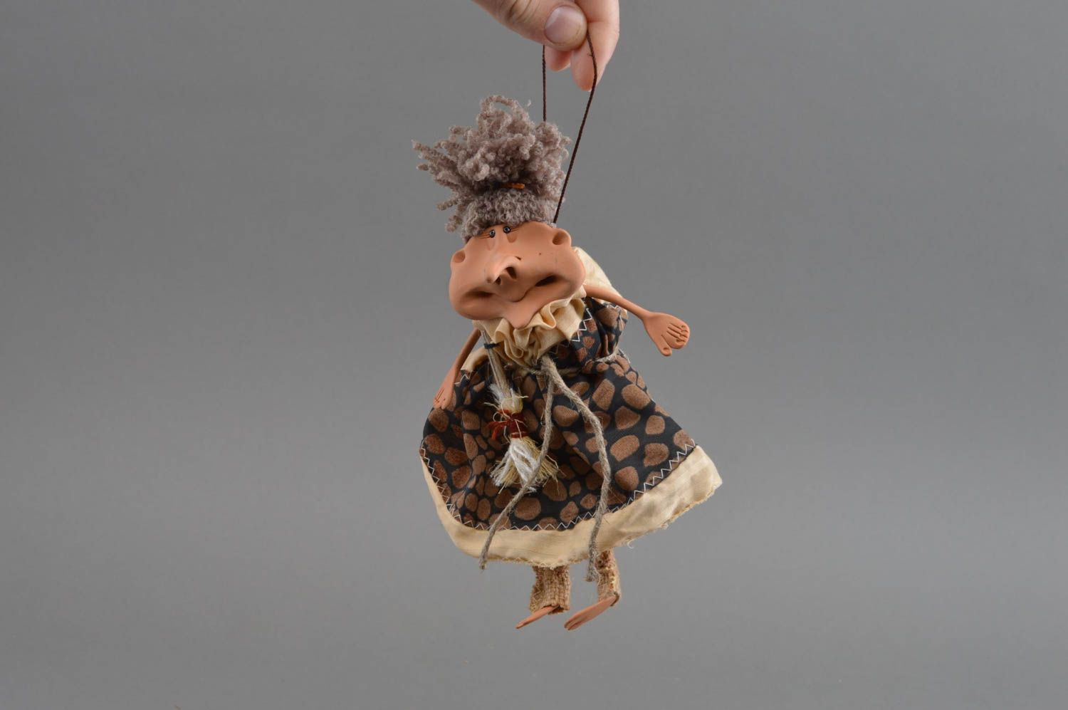 Авторская интерьерная подвеска игрушка из глины и ткани ручной работы Миледи  фото 3