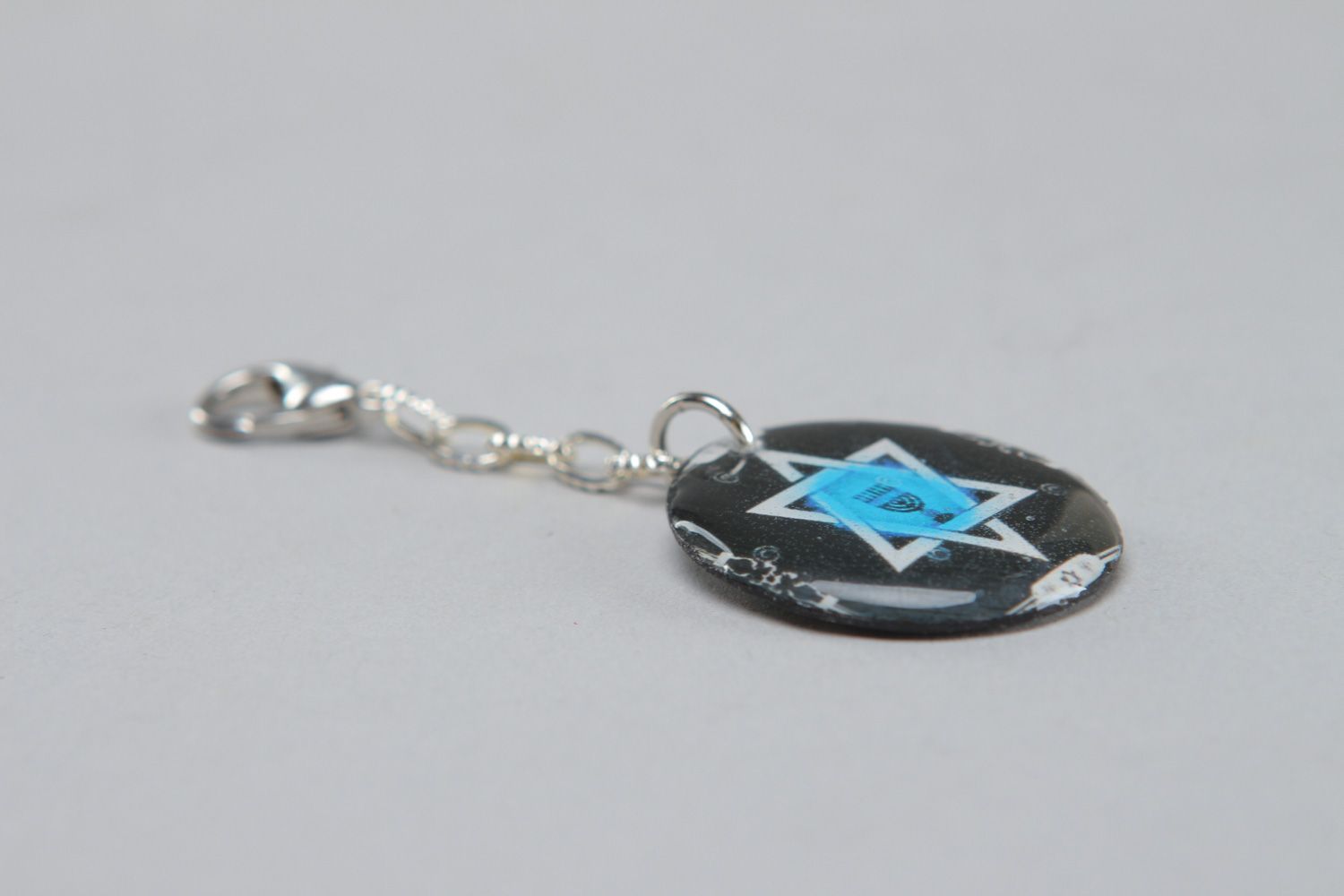 Handmade polymer clay keychain with epoxy resin and print of Star of Judah photo 2
