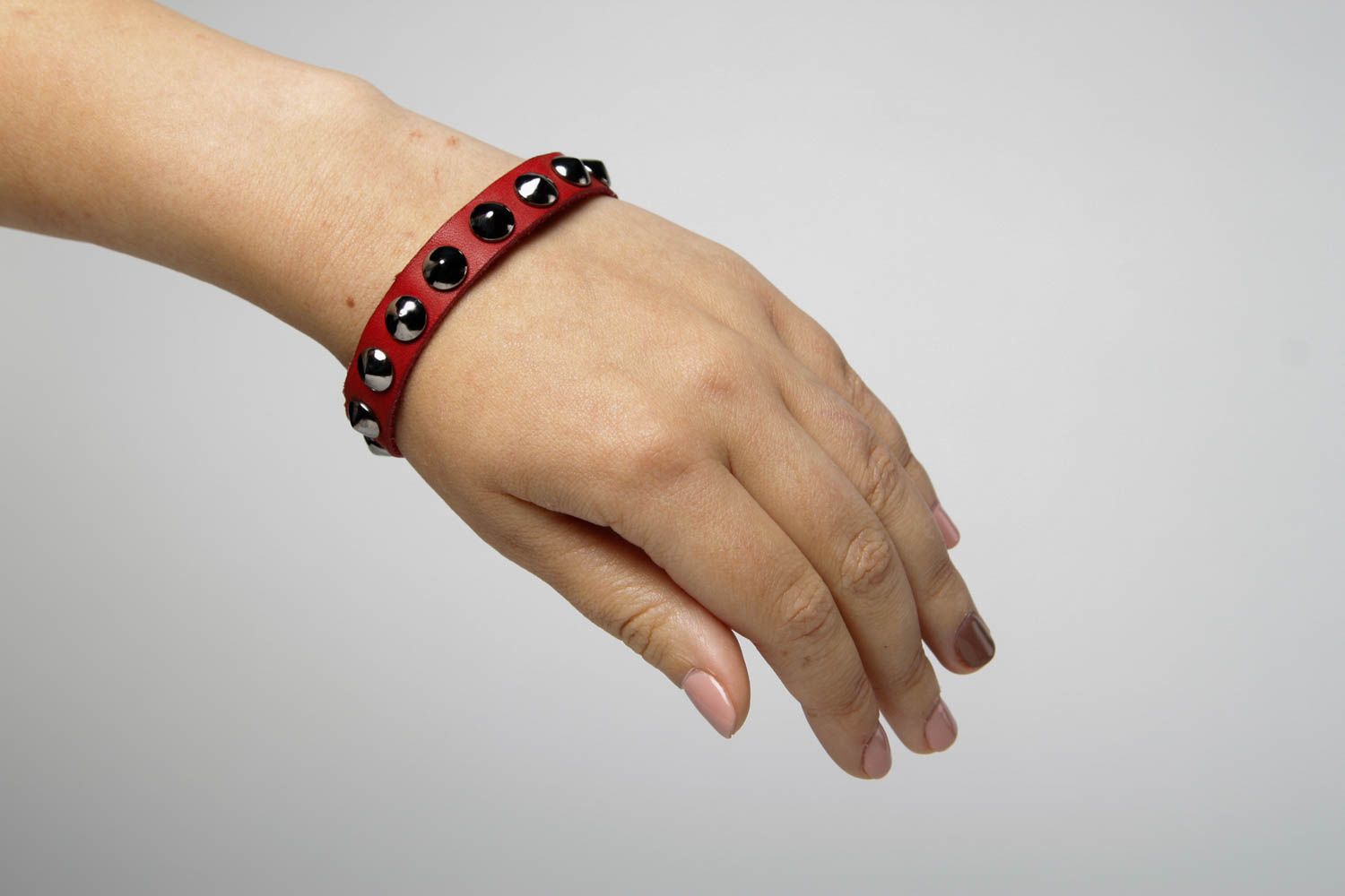 Авторское украшение ручной работы красный стильный браслет женская бижутерия фото 2