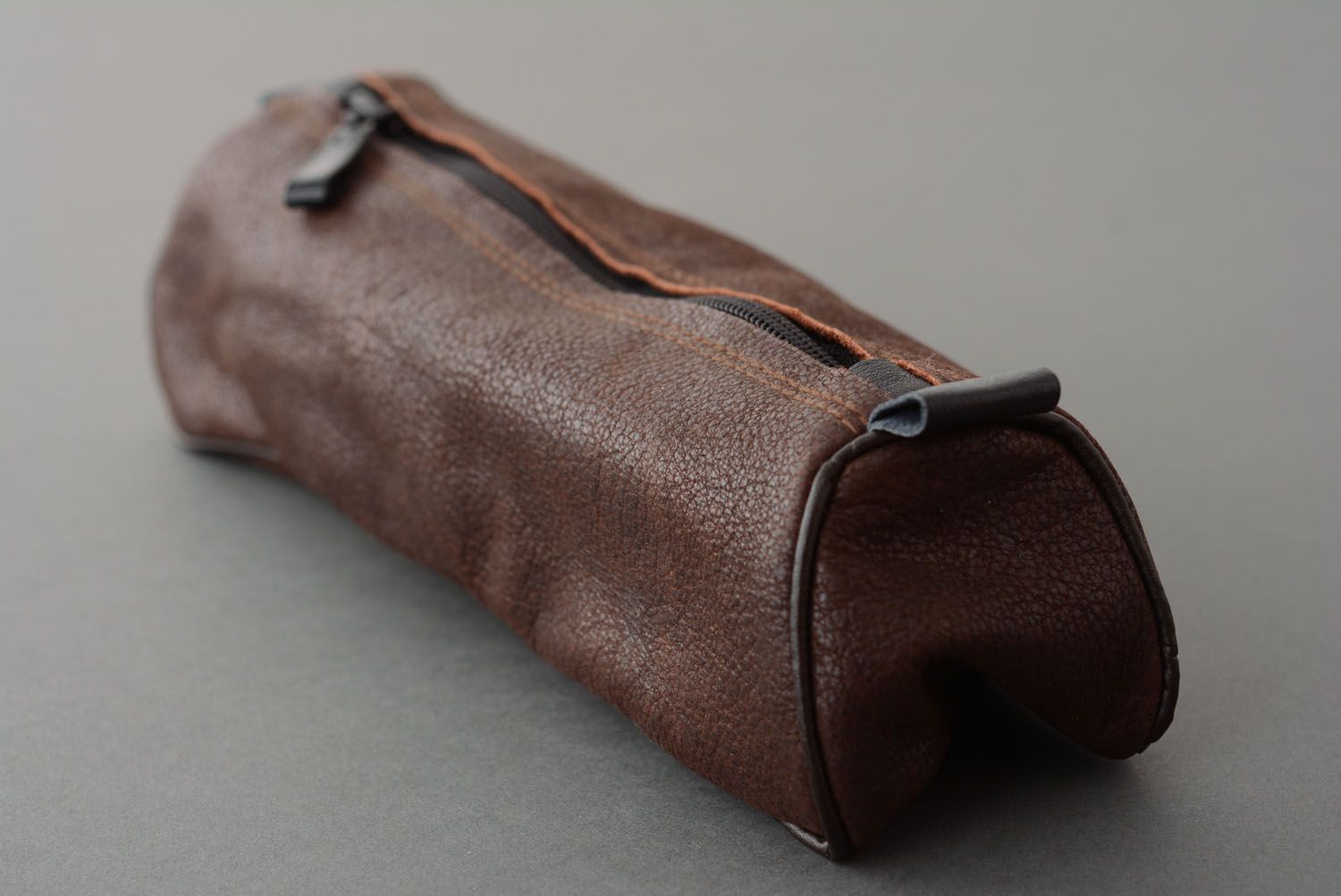 Brown leather pencil case photo 1