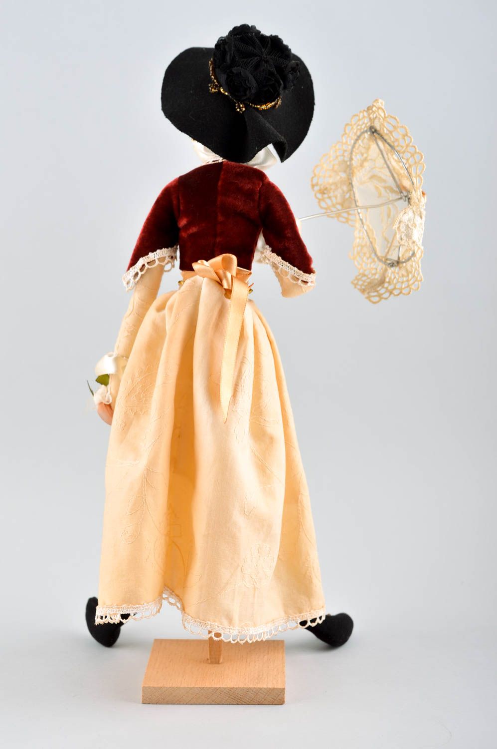 Авторская кукла игрушка ручной работы дизайнерская кукла в виде дамочки фото 4