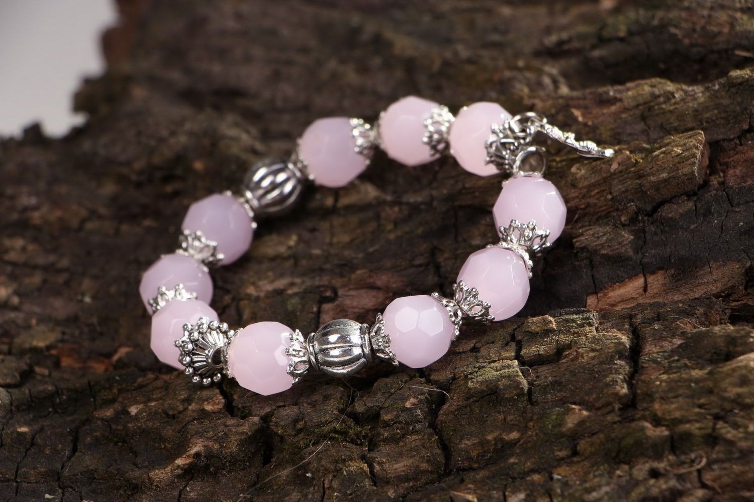 Bracelet with pink quartz and pendants on elastic band photo 3