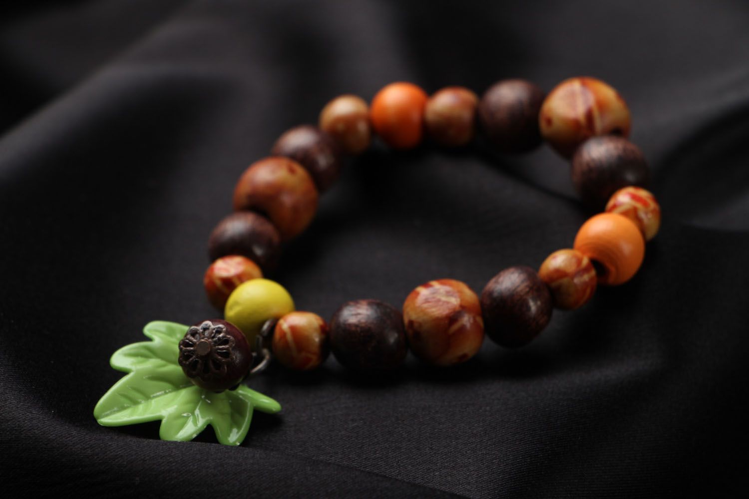 Wooden bead bracelet photo 1
