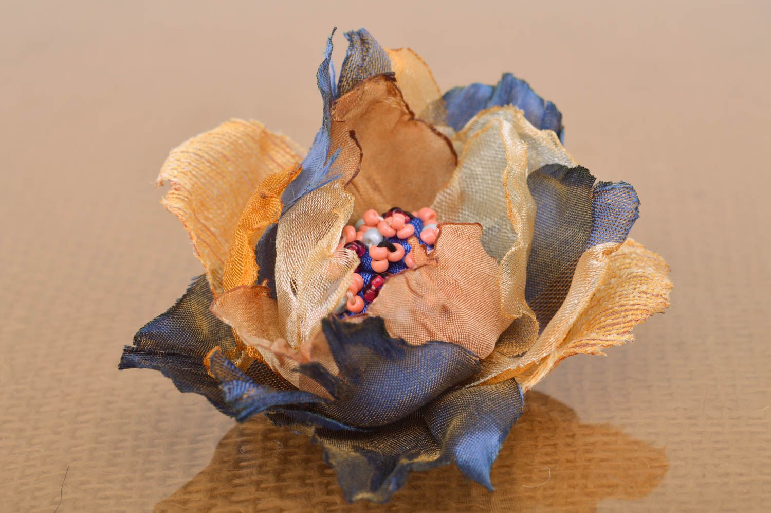 Текстильная брошь заколка с бисером ручной работы синяя кофейная оригинальная фото 2